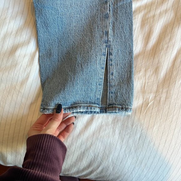 Abercrombie & Fitch Ultra High Rise 90s Straight Jean in Light with Vent Hem - Picture 6 of 6